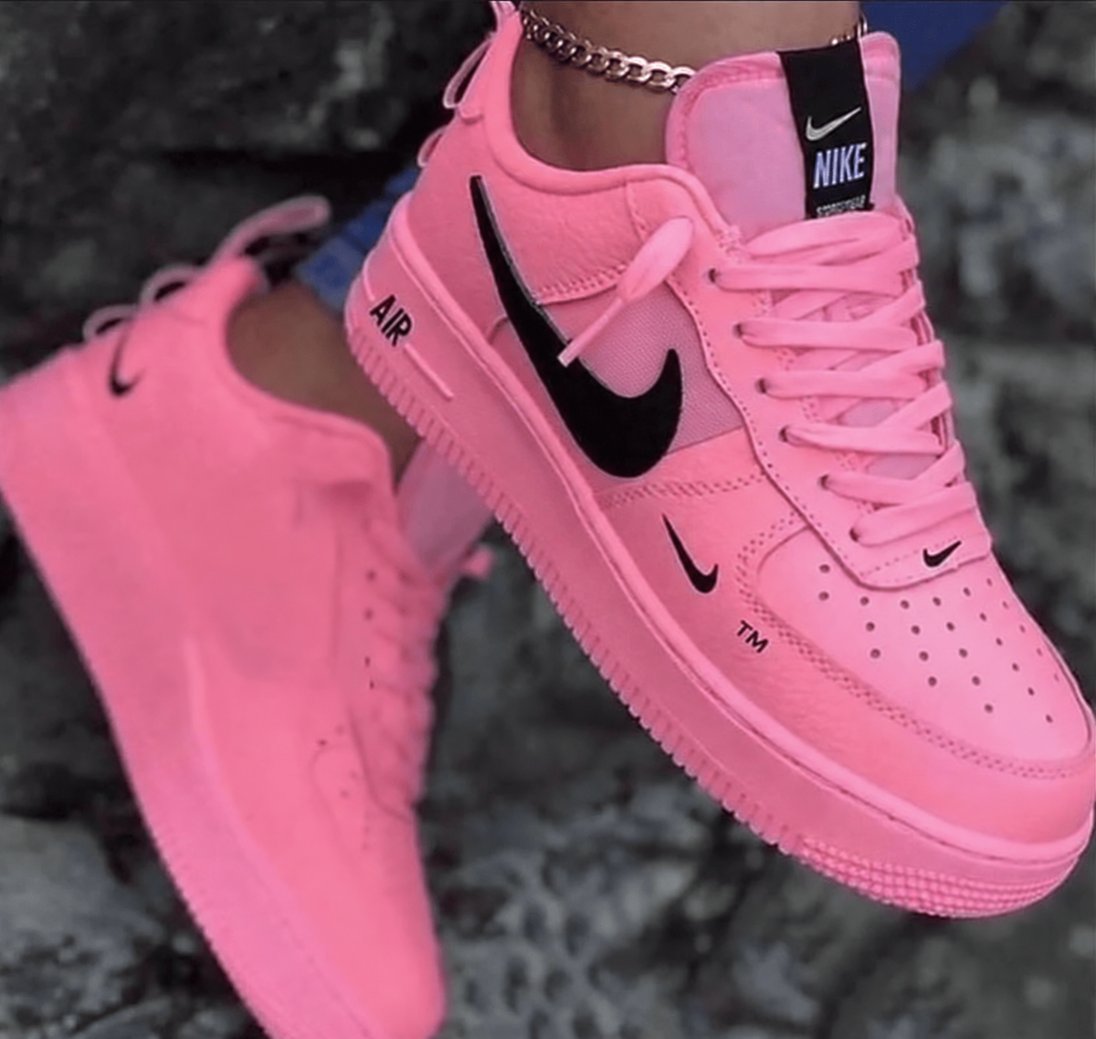 Custom Sneaker Pink Black